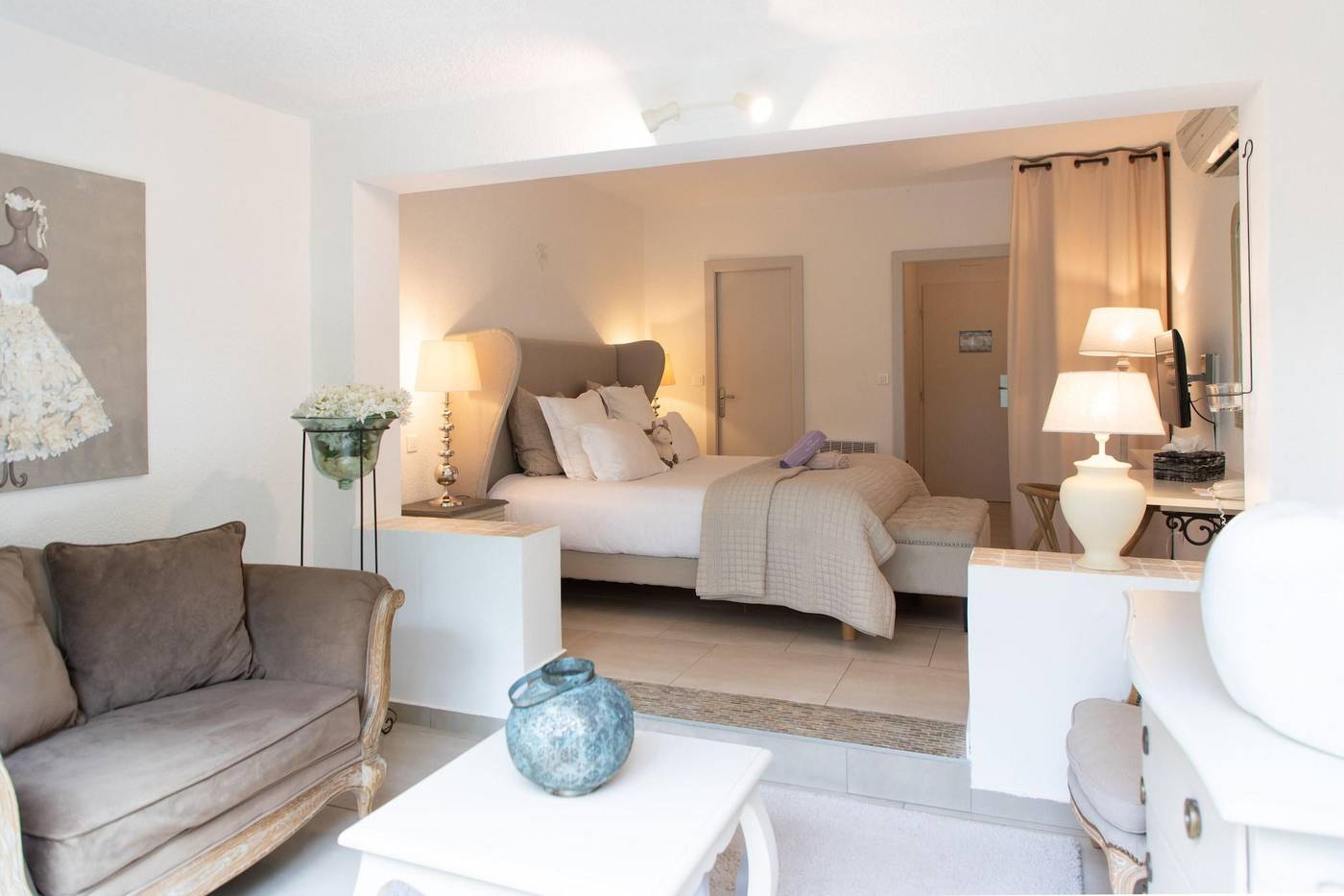 Font-Mourier-Hotel-Room-14