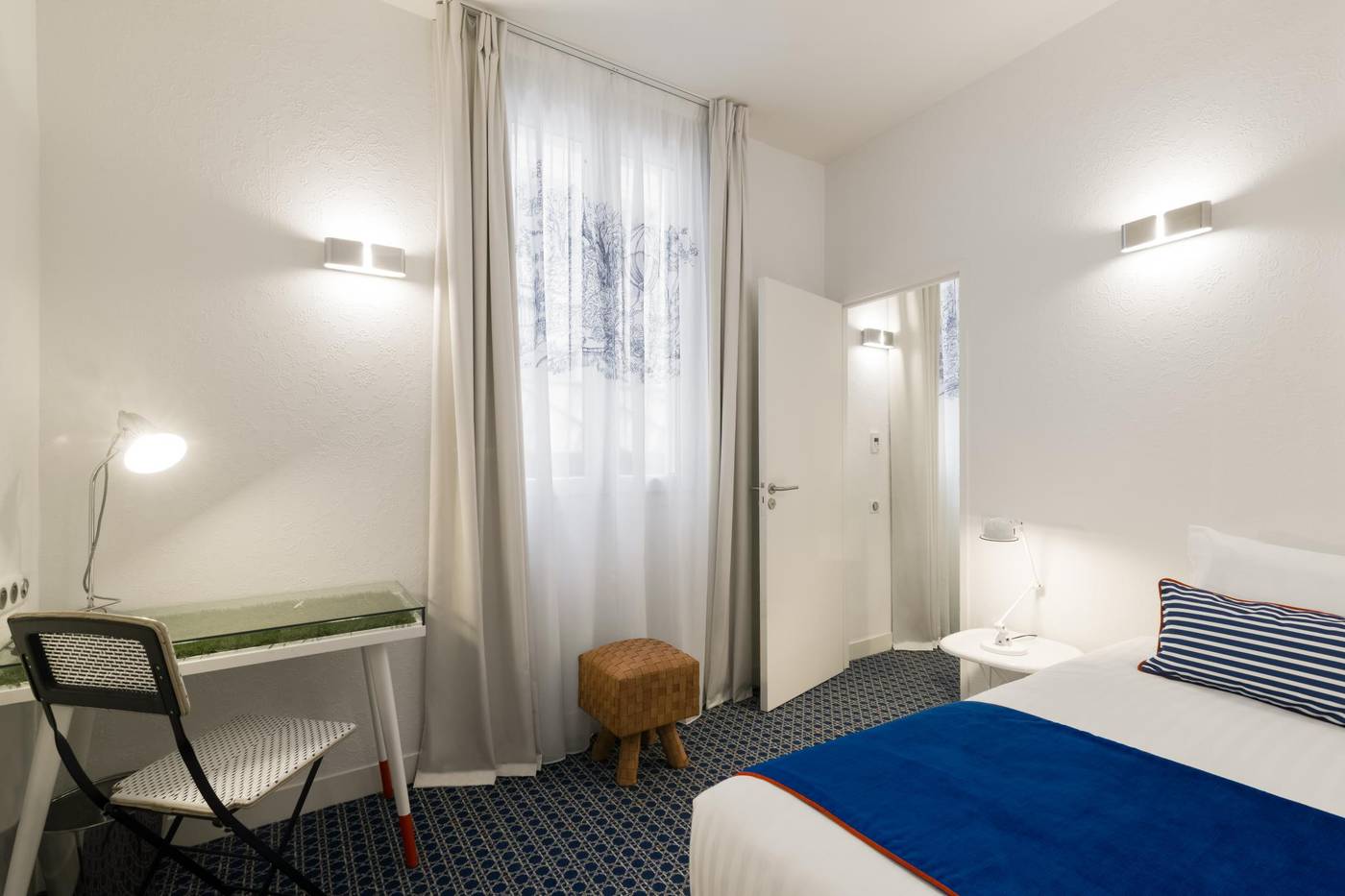 Hotel-34B-Astotel-Room-22