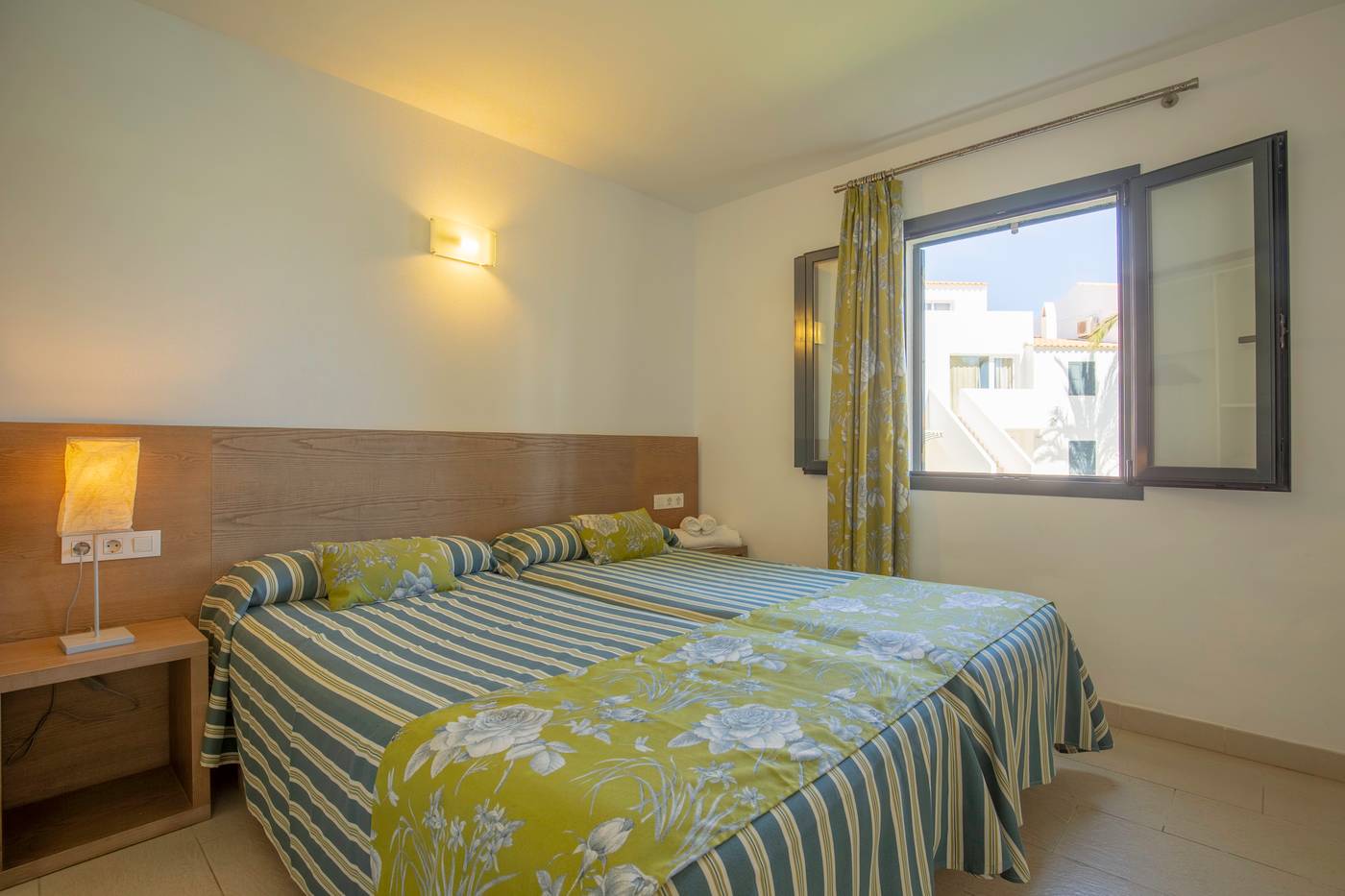 Vacances-Menorca-Resort-Room-31