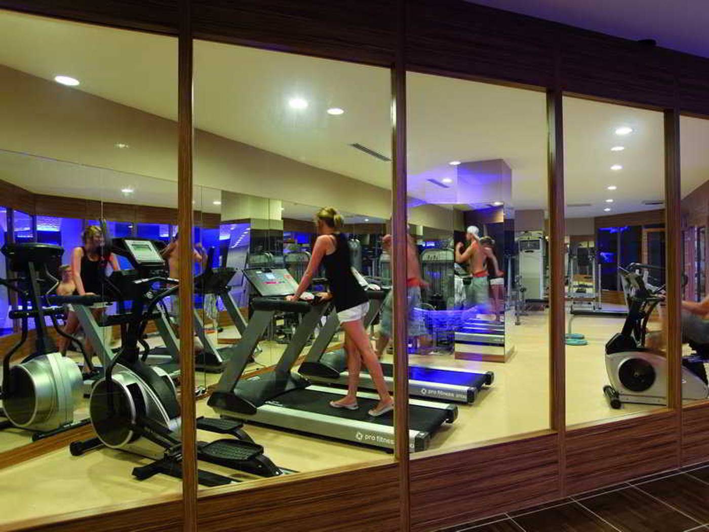 Doganay-Beach-Club-Sports-and-Entertainment-57