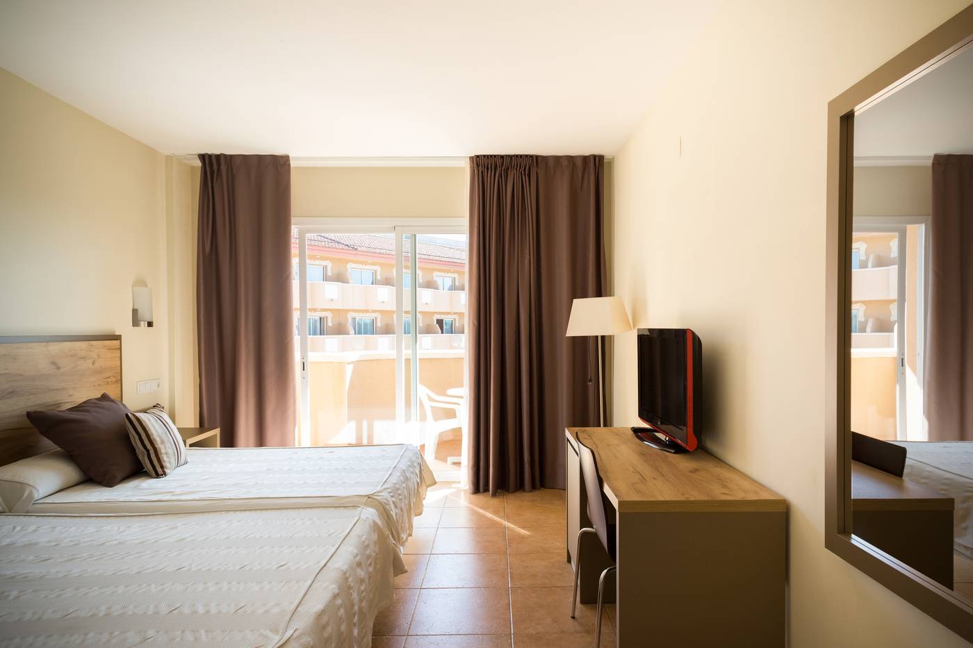 Ohtels-La-Hacienda-Room-26