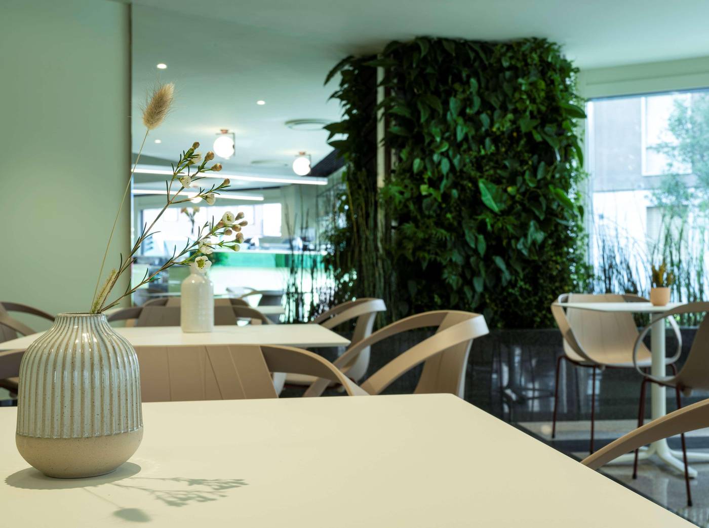 Antares-Hotel-Concorde--BW-Signature-Collection-Lobby-13