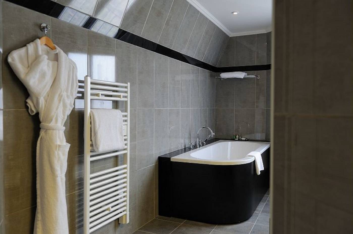 Royal-Arc-de-Triomphe-Room-25