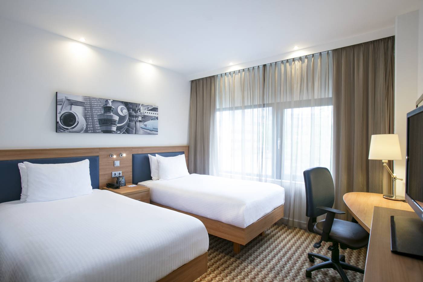 Hampton-by-Hilton-Amsterdam-Airport-Schiphol-Room-22