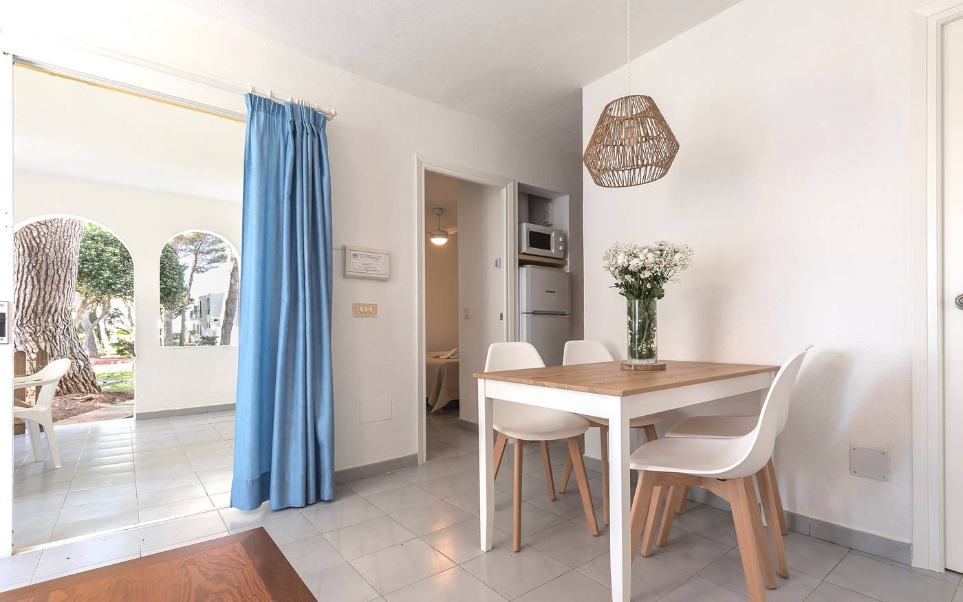 Las-Brisas-I---II-Room-42