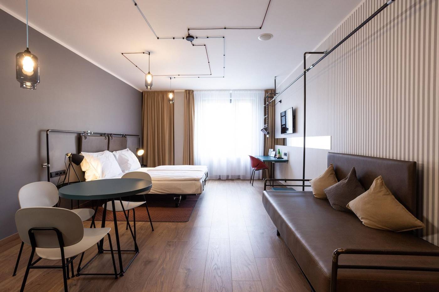 Miss-Sophie-s-Downtown-Room-32