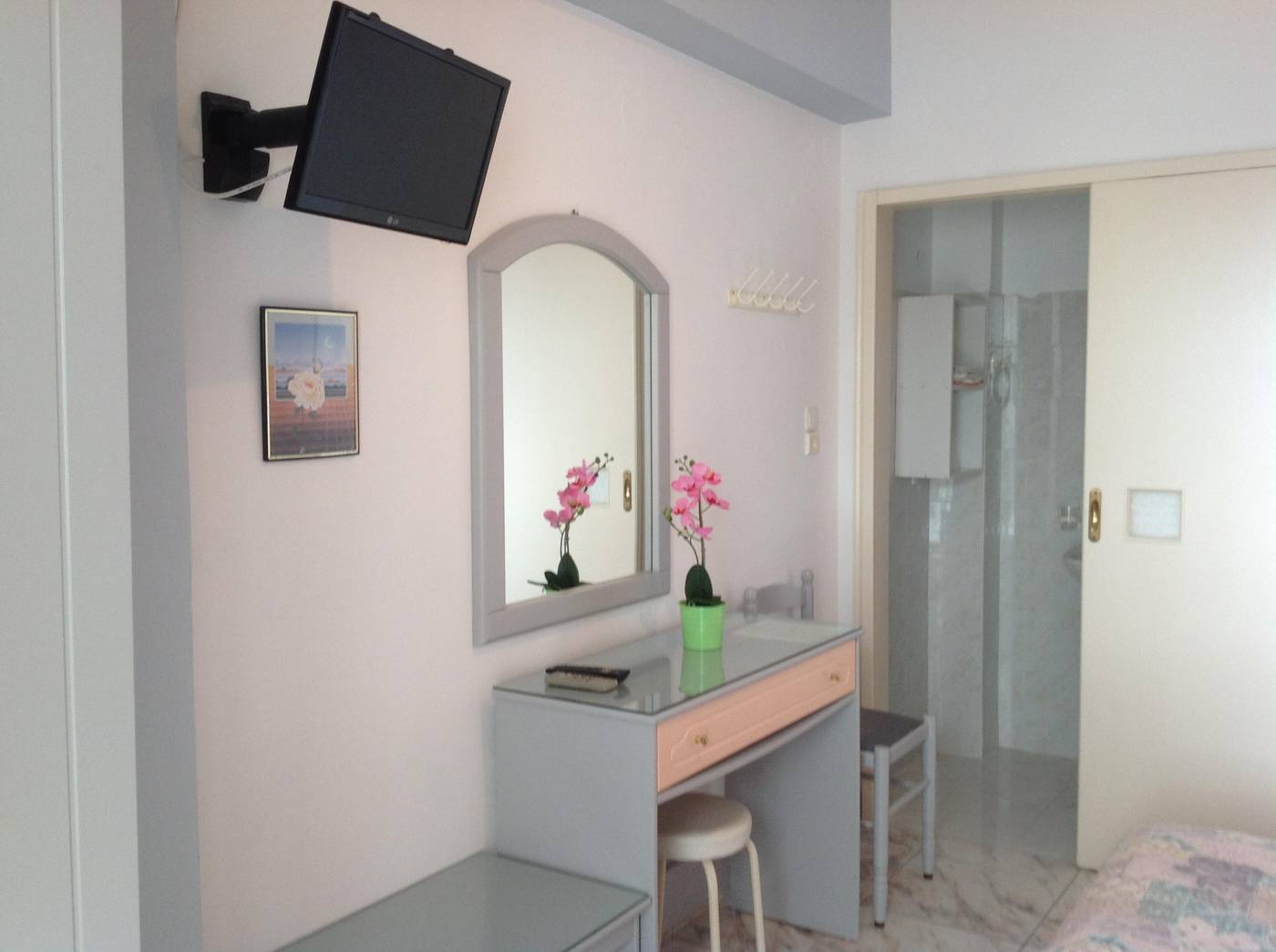 Travlos-Studios-Room-17