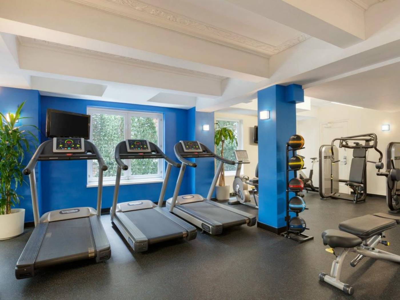 The-Edison-Hotel-NYC-Sports-and-Entertainment-20