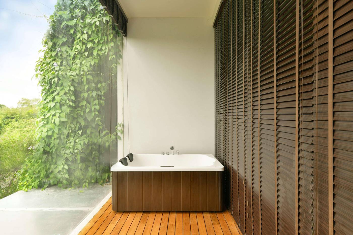 DoubleTree-by-Hilton-Weerawila-Rajawarna-Resort-Room-74