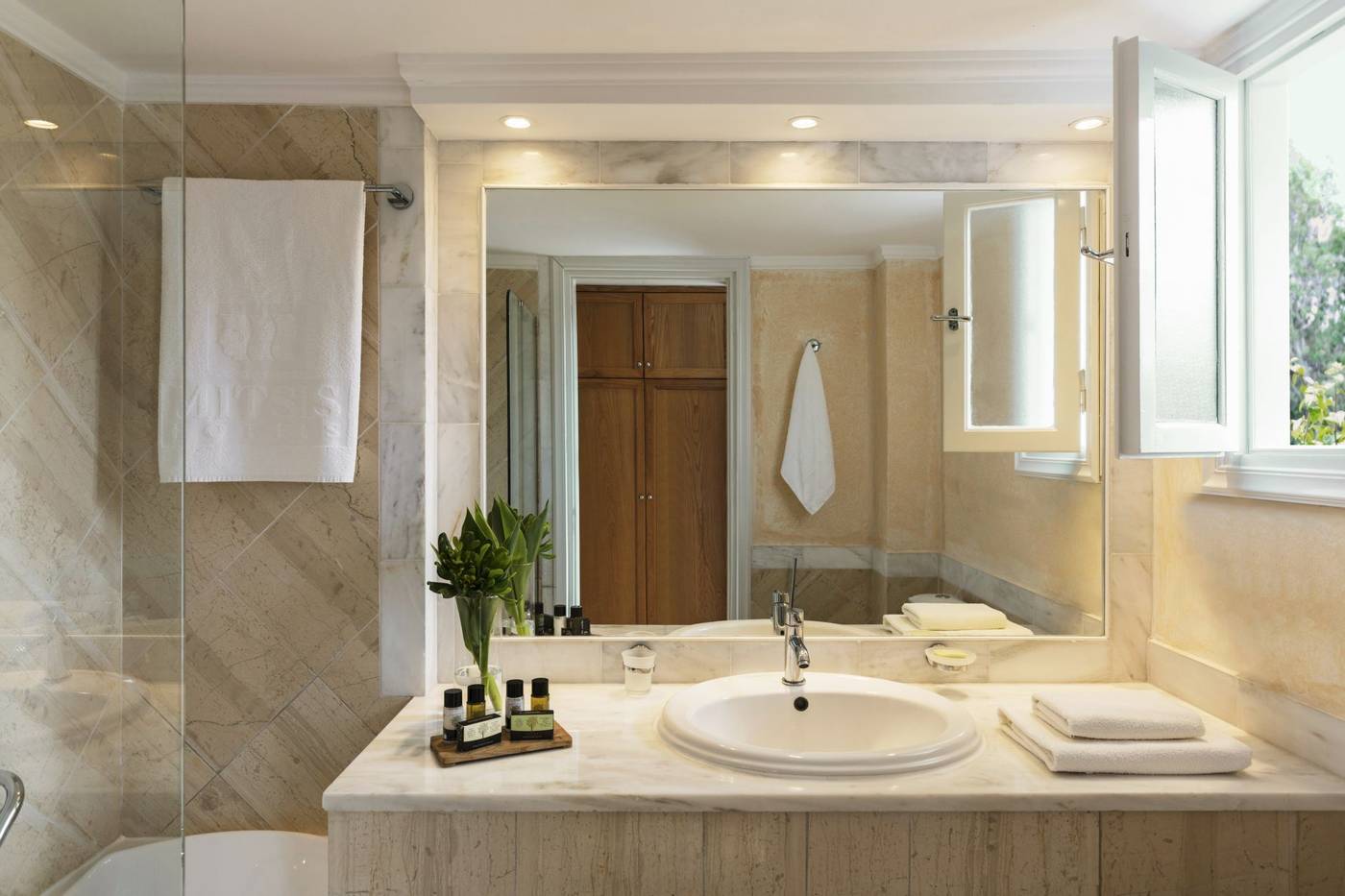 Mitsis-Ramira-Room-21