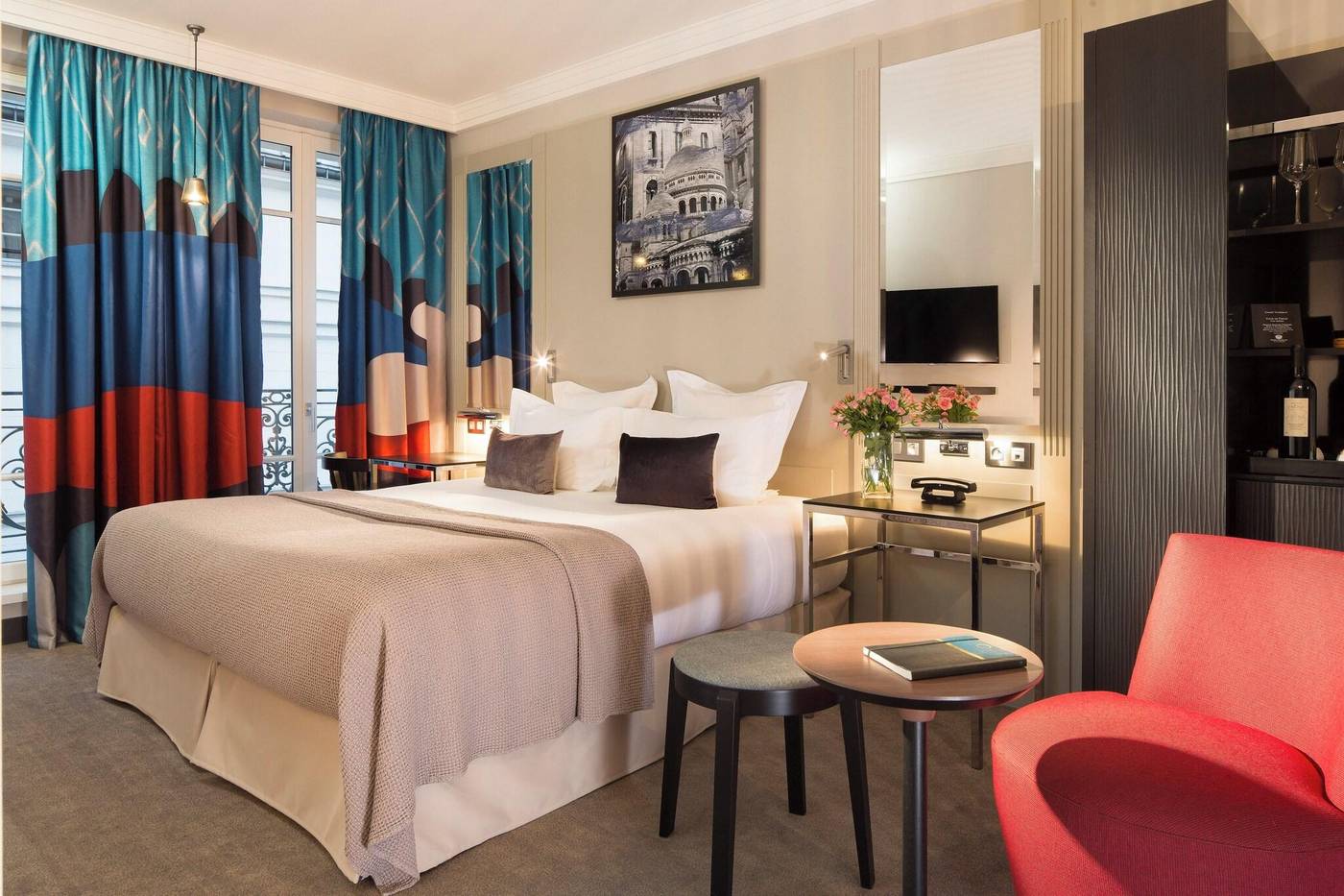 Hotel-Les-Matins-de-Paris-Room-10