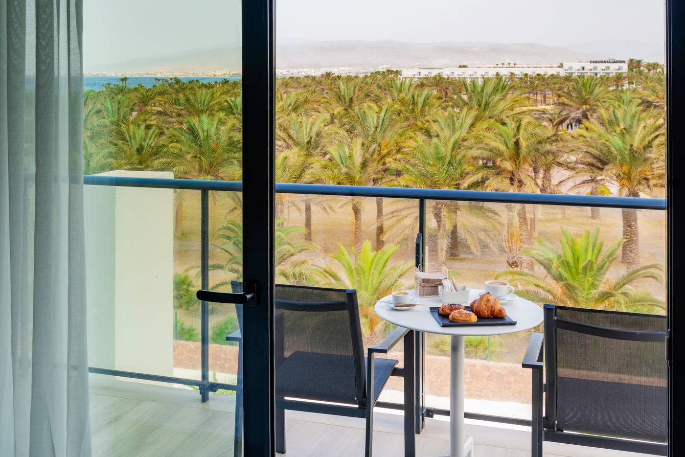 Cabogatamar-Garden-Room-45