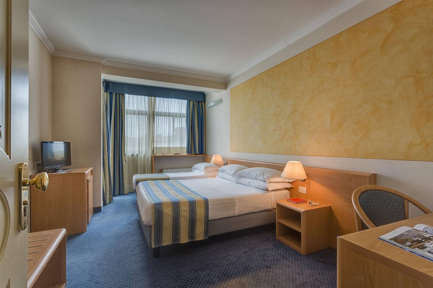 Quality Hotel Continental Brescia-Italy-Roncadelle-General view-4