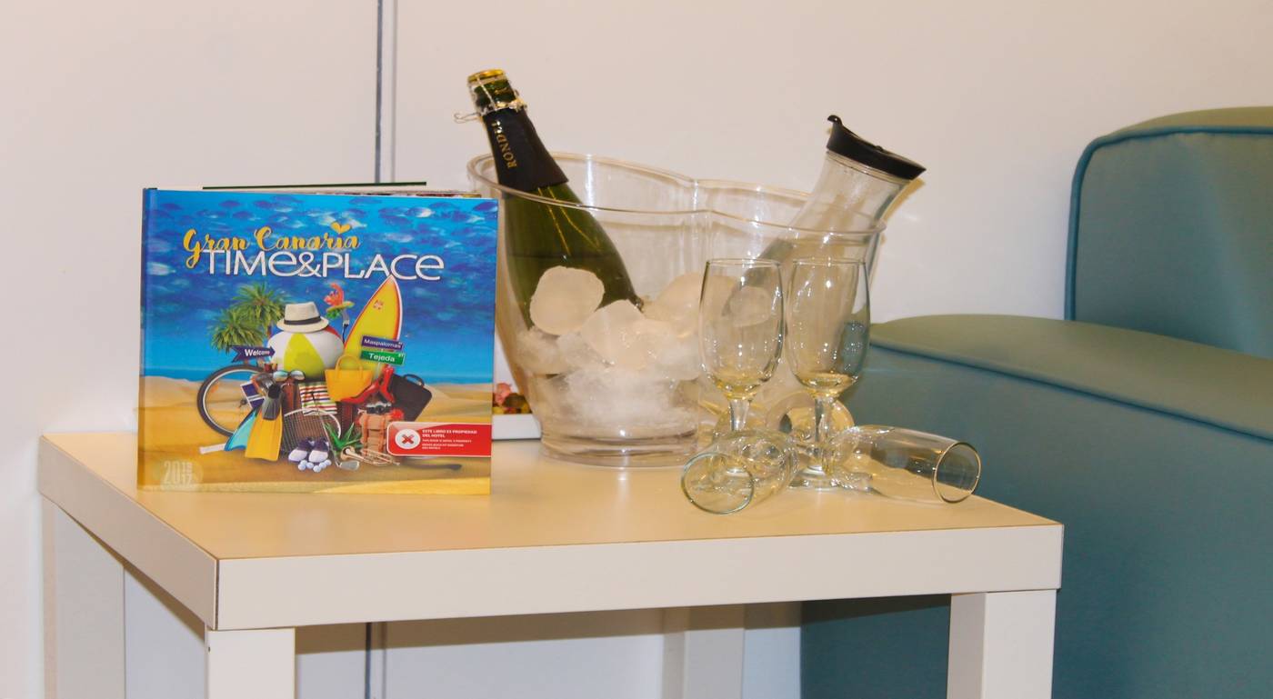 RK-Luz-Playa-Suites-Lobby-41