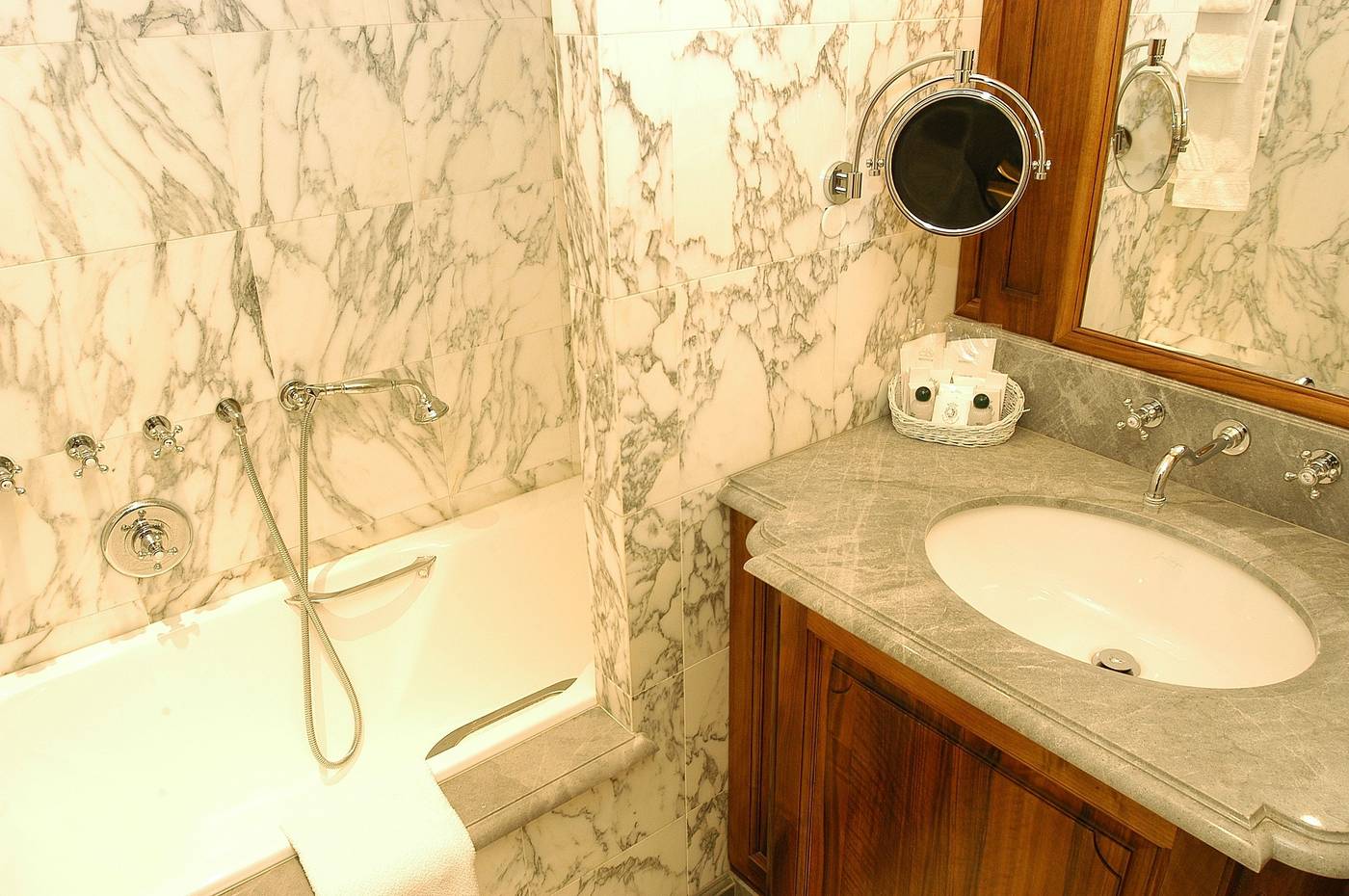 Chambiges-Elysees-Room-26