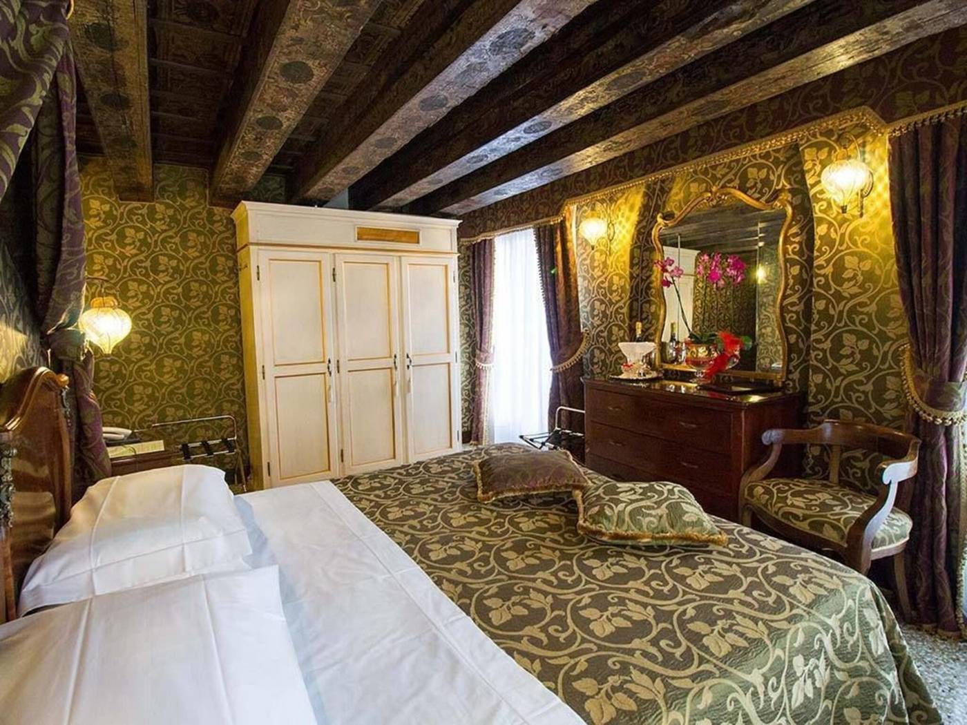 Palazzo-Abadessa-Room-2