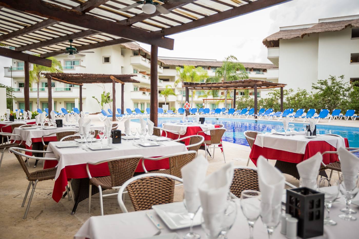 Bluebay-Grand-Esmeralda-Restaurant-18