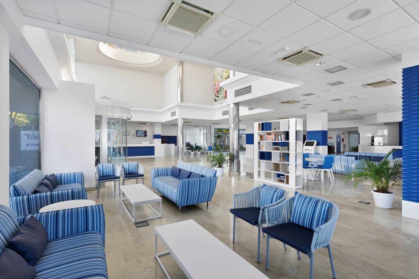 THB-Tropical-Island-Lobby-45