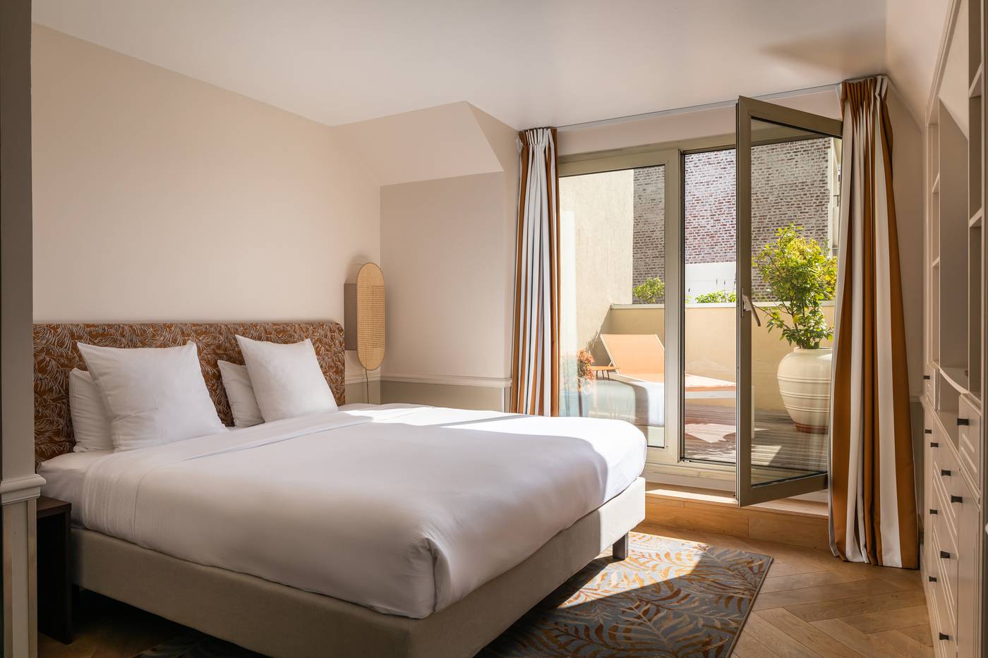 Royal-Garden-Champs-Elysees-Room-23