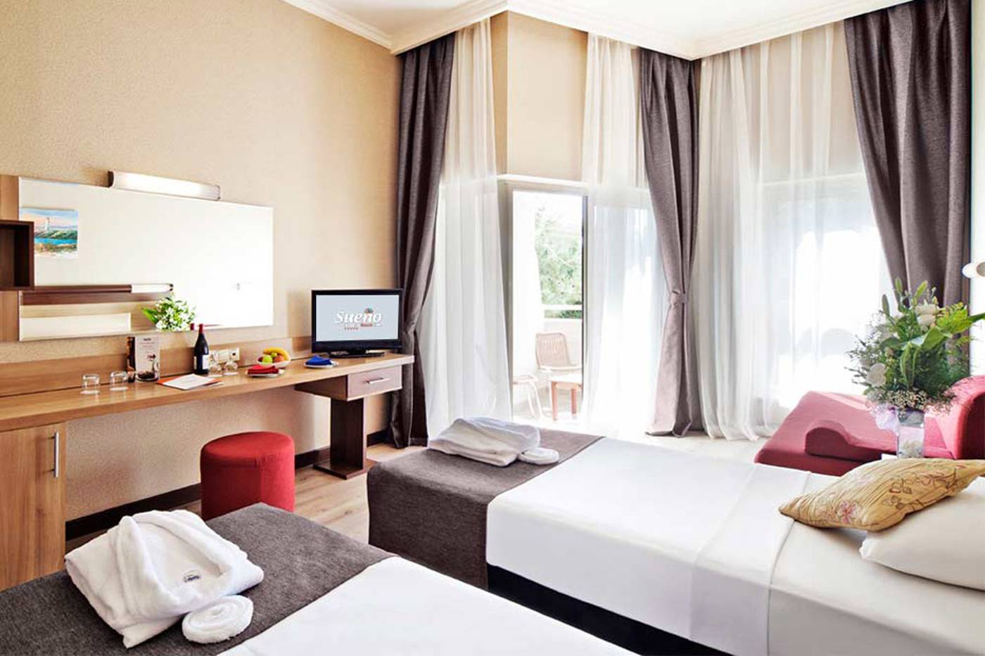 Sueno-Hotels-Beach-Side-Room-30