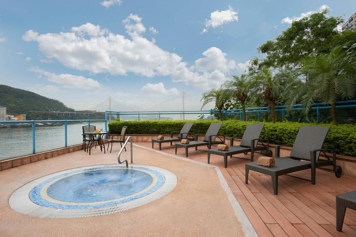 Grand-Bay-View-Hotel-Pool-14