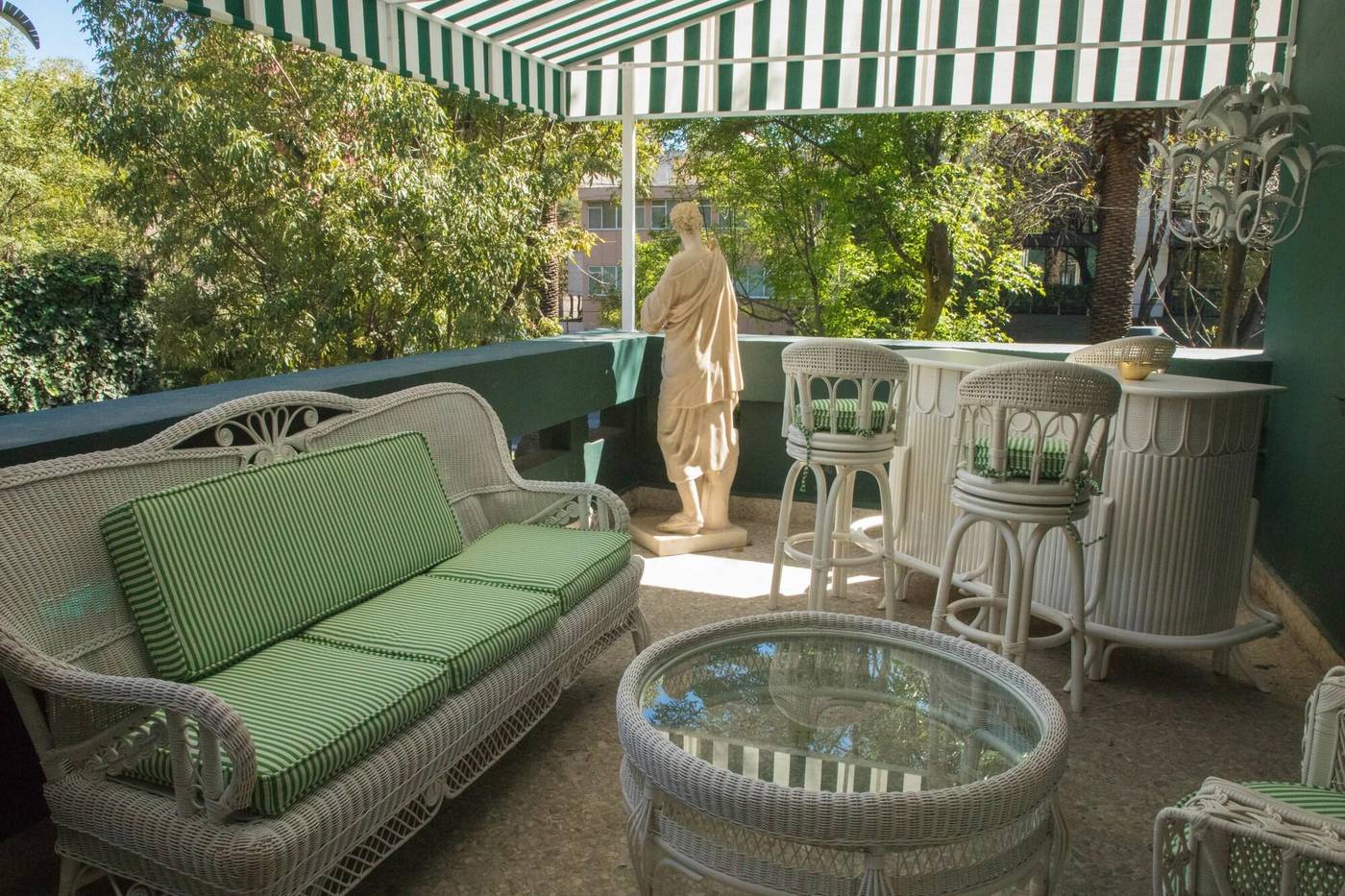 Pug Seal Anatole France-Mexico-MEXICO CITY-Lobby-7