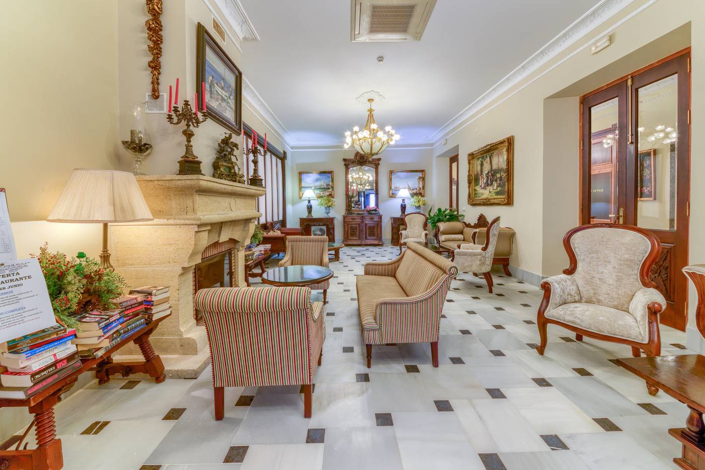 Playa-de-Regla-Lobby-46