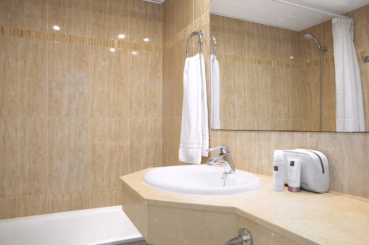 Smartline-Marina-Room-23