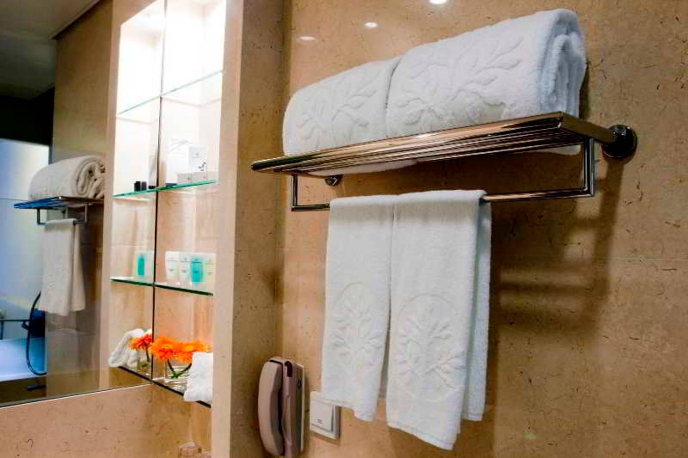 Empire-Hotel-Hong-Kong---Wan-Chai-Room-9