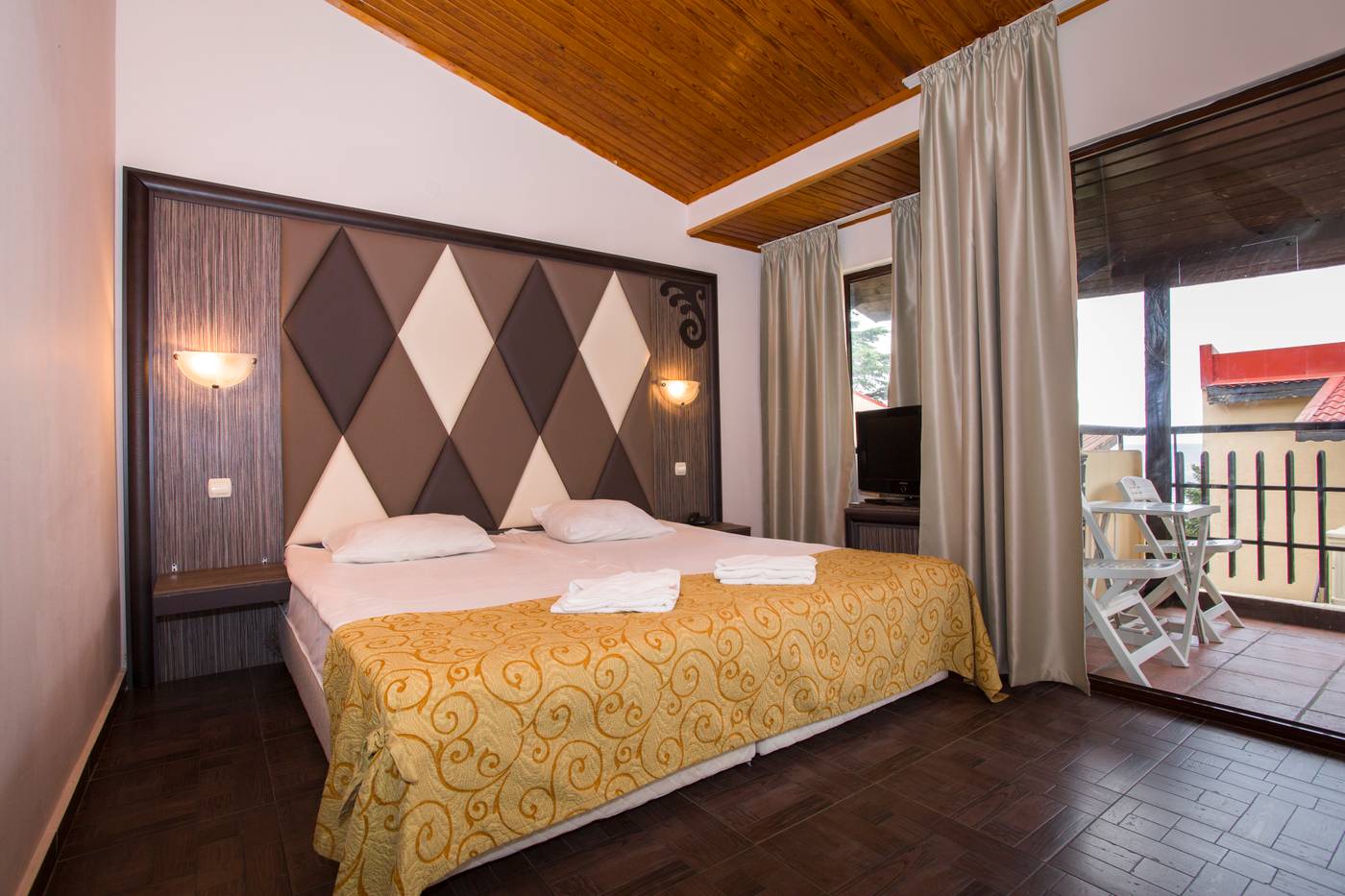 Elenite-Holiday-Village-Room-17