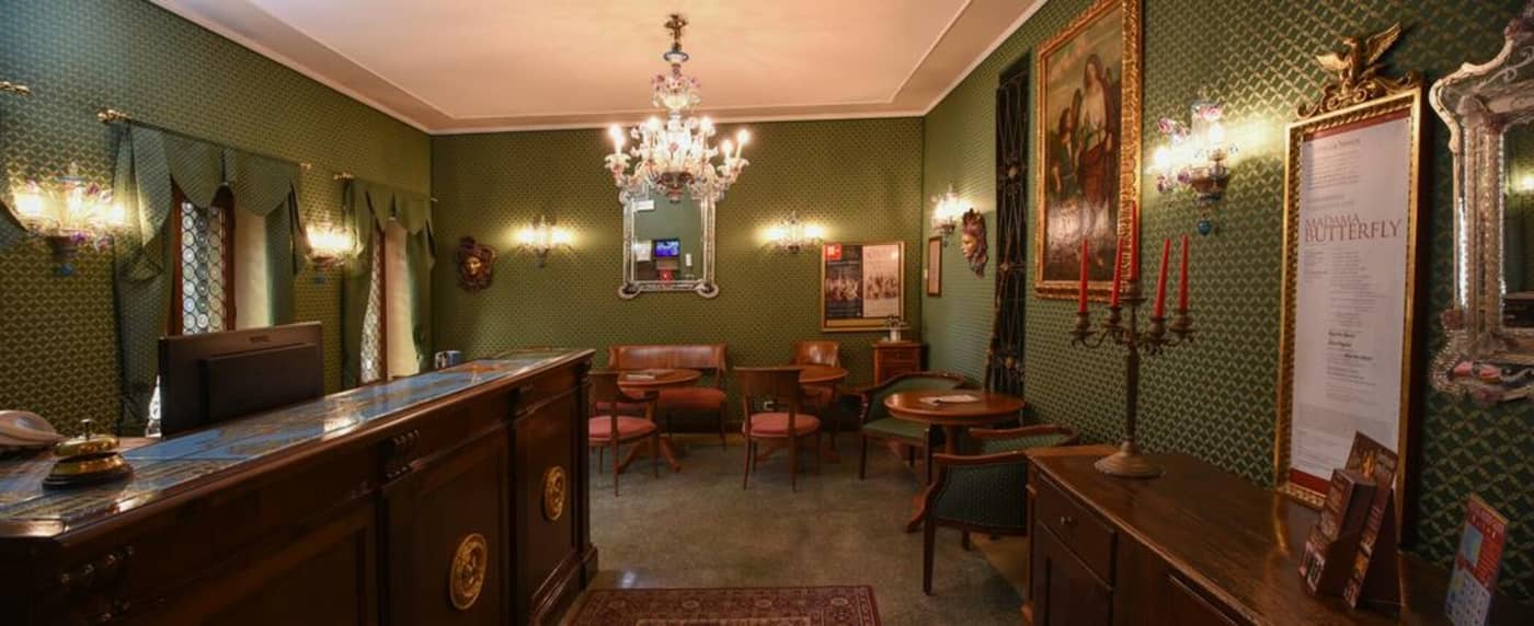 Hotel-San-Moise-Lobby-13