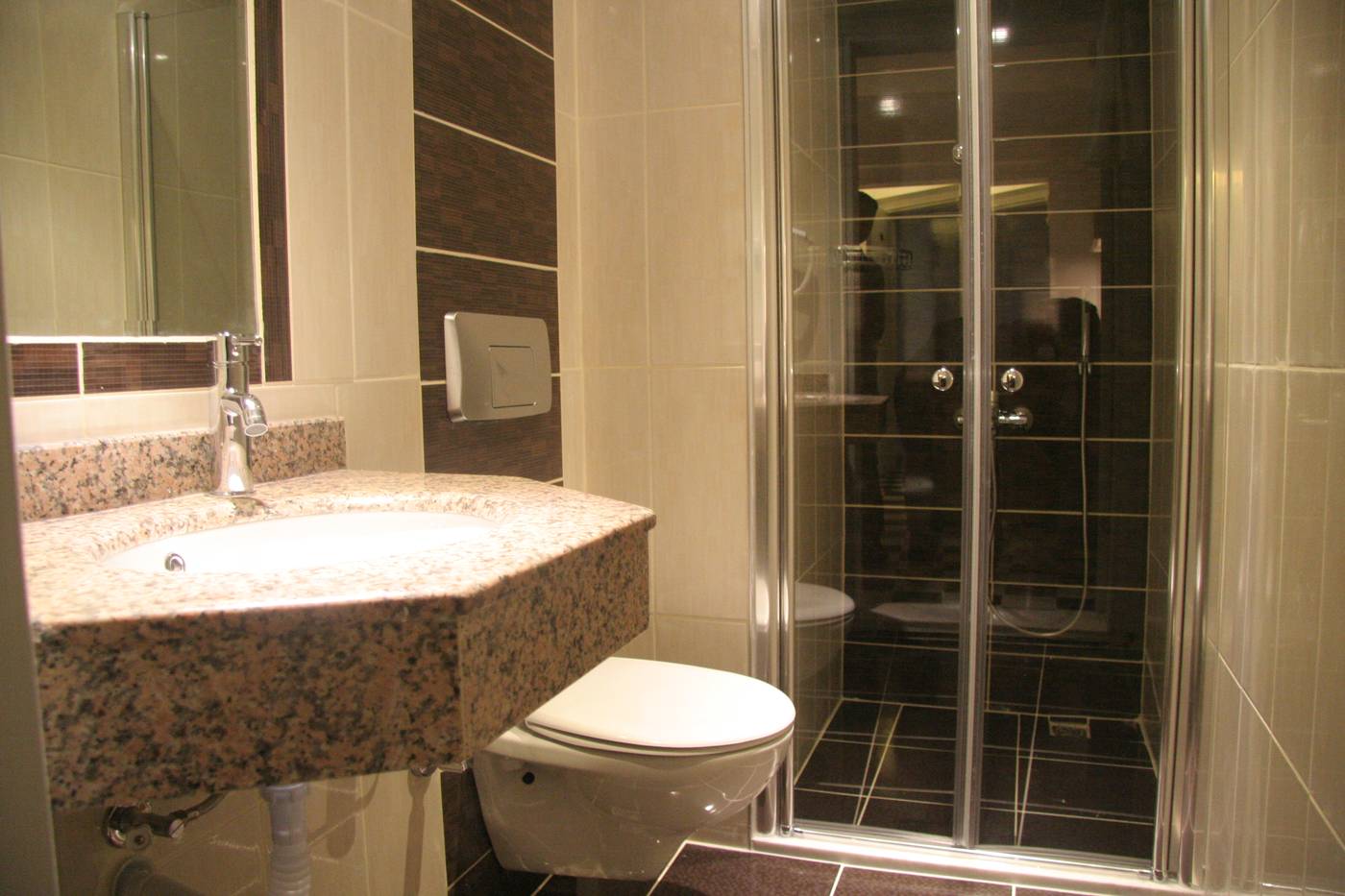 Orient-Suit-Hotel-Room-34