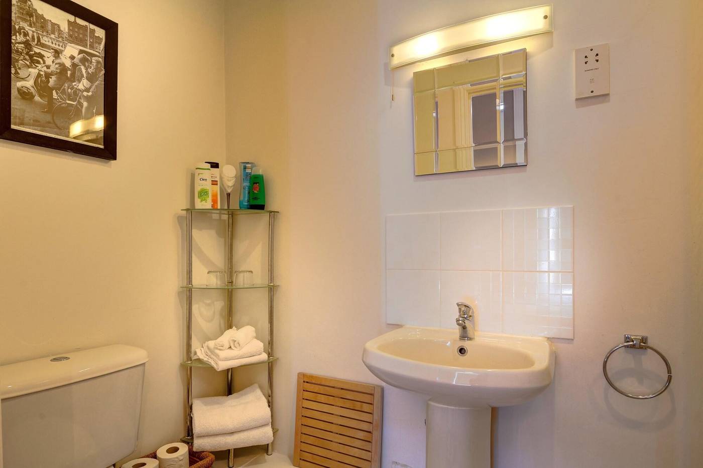 St--Aiden-s-Guesthouse-Room-18