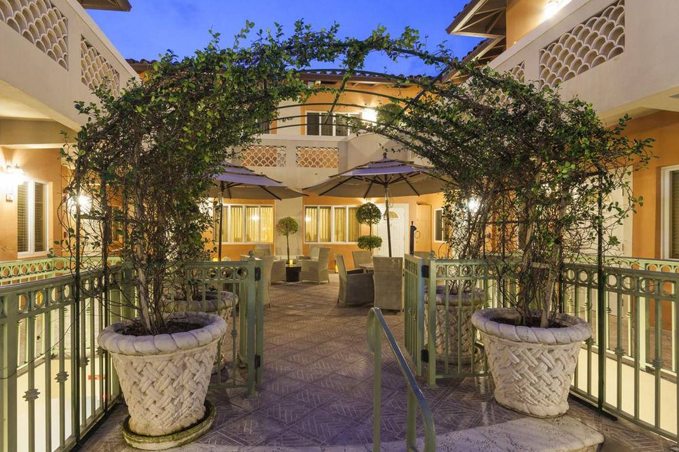 Sun Habour Boutique - United States - SURFSIDE - General view - 3