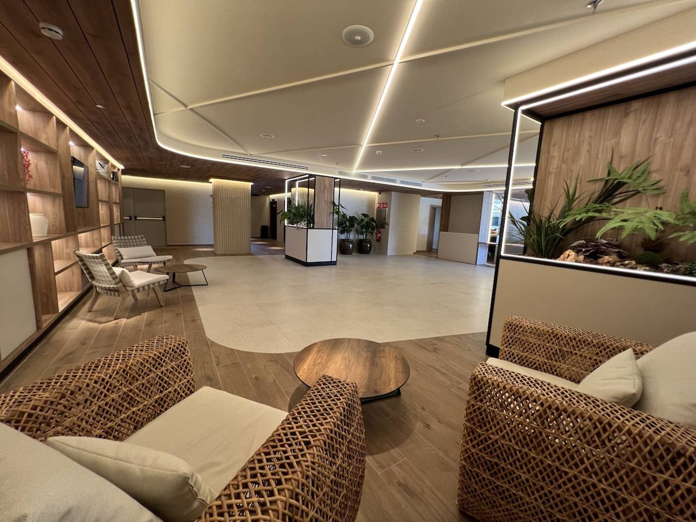 Primavera-Park-Lobby-33