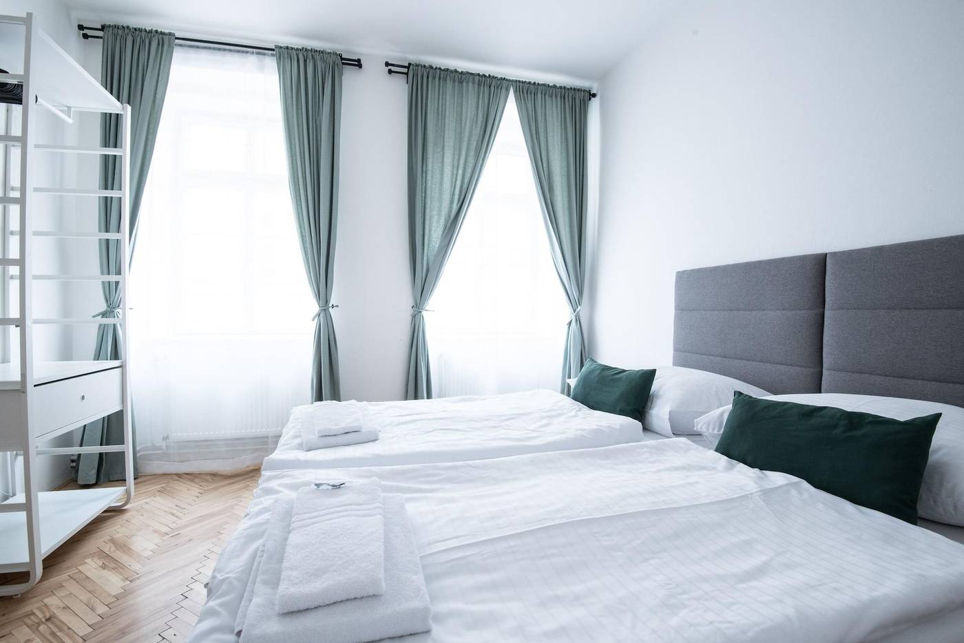 Boutique-Apartments-White-Swan-Room-47