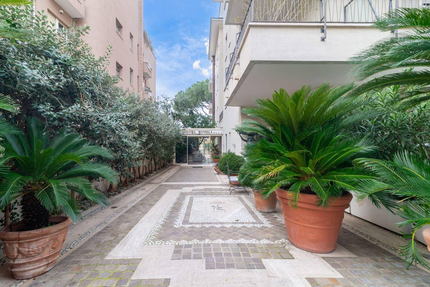 BEST-WESTERN-Hotel-Rivoli-General-view-6