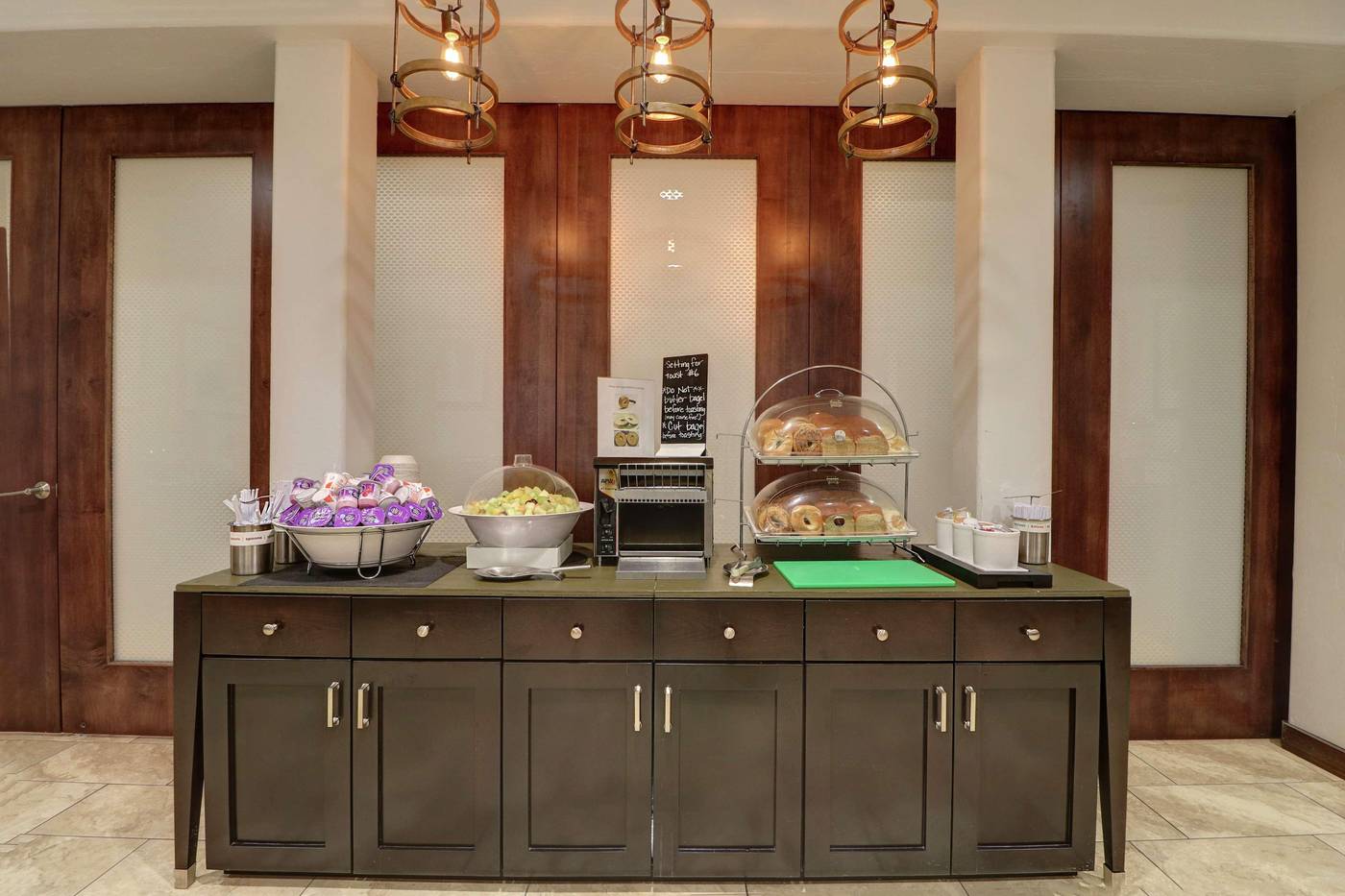 Hampton-Inn-Tropicana-Restaurant-33