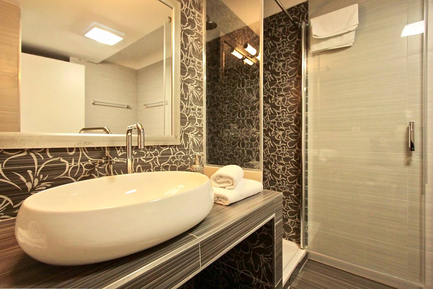 Prima-Luce-Downtown-Room-45