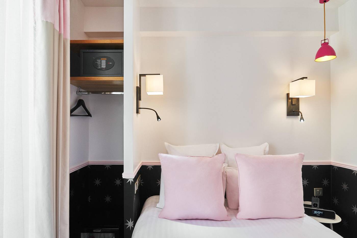 Augustin-Astotel-Room-34