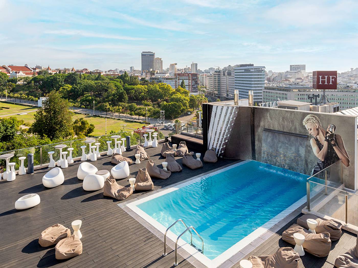 HF-Fenix-Music-Pool-11