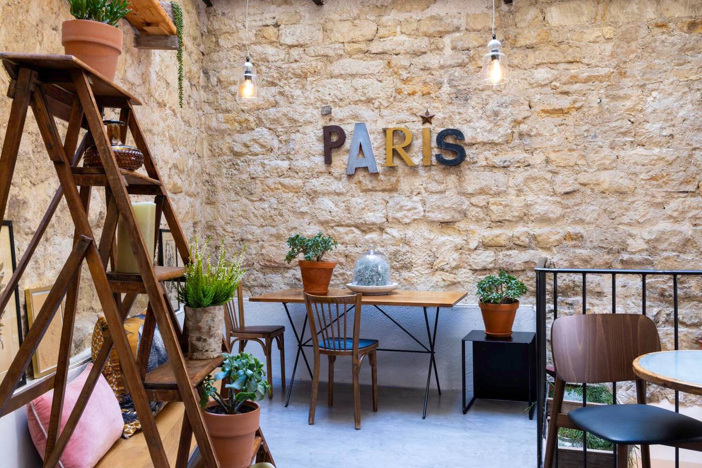 Maxim-Quartier-Latin-Lobby-11