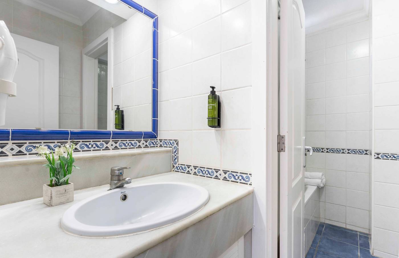 ONA-Palm-Beach-Room-50