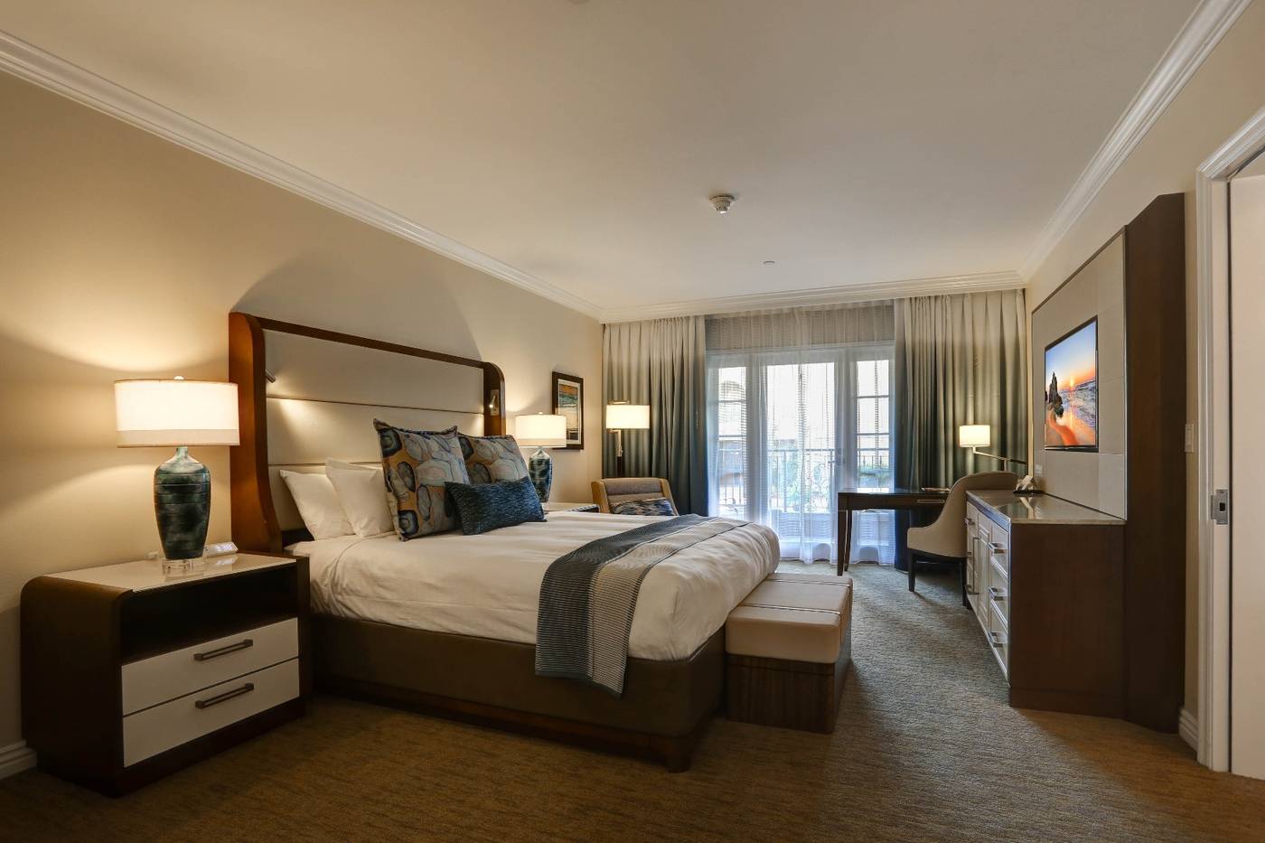 Balboa-Bay-Resort-Room-18