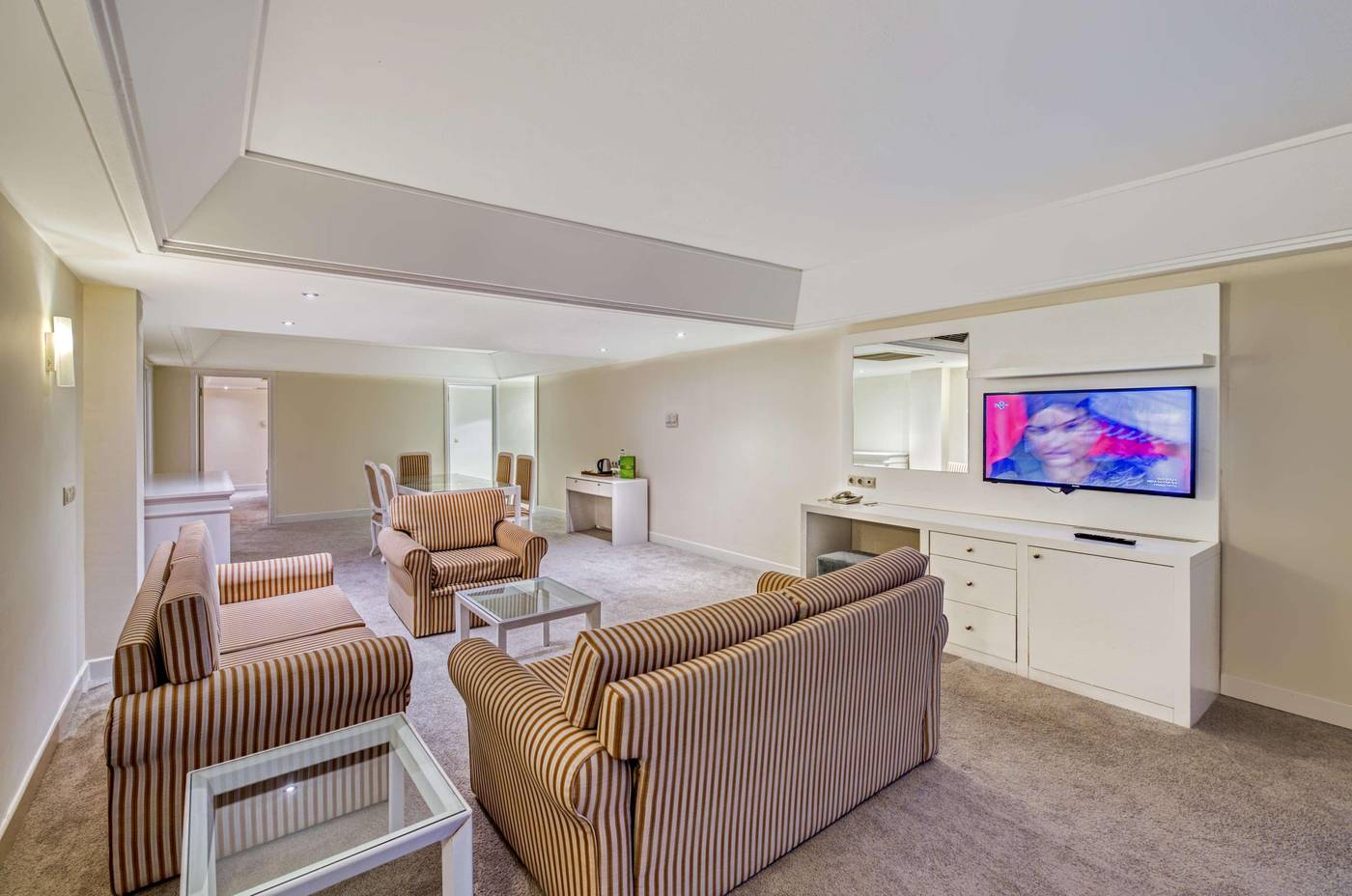 Seven-Seas-Hotel-Blue-Room-54