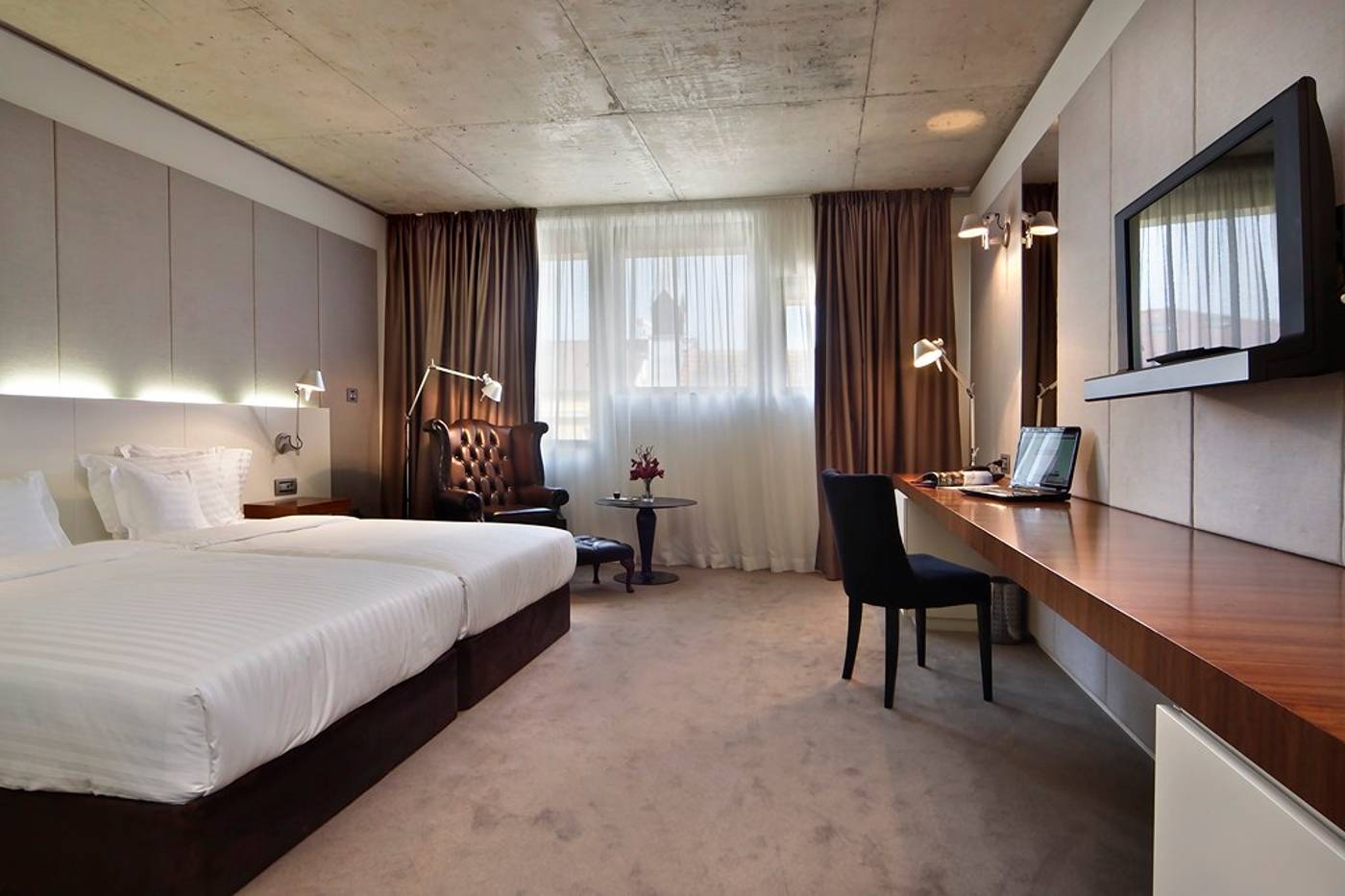 Graffit-Gallery-Hotel-Room-12