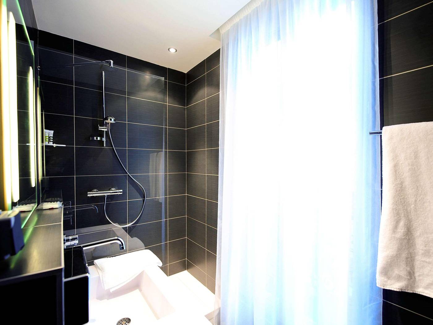 Hotel-Mercure-Paris-Tour-Eiffel-Pont-Mirabeau-Room-43