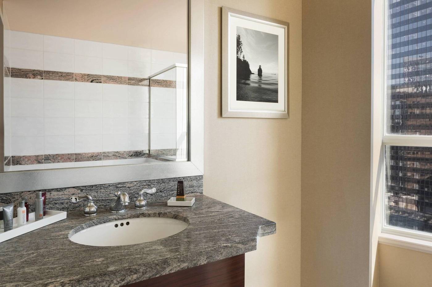 Vancouver-Marriott-Pinnacle-Downtown-Room-43