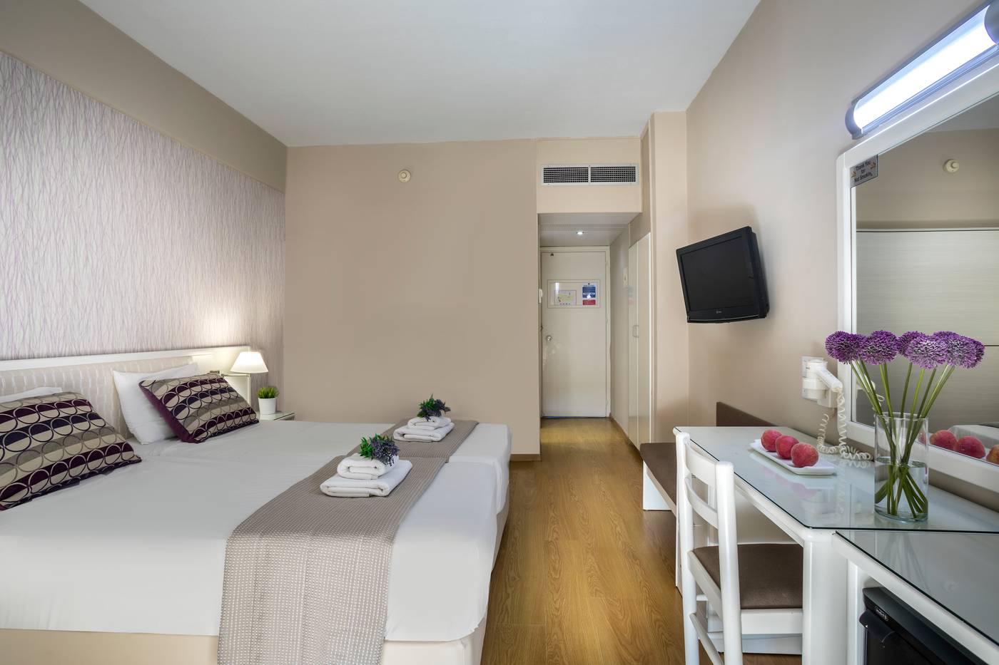 Pavlo-Napa-Hotel-Room-36