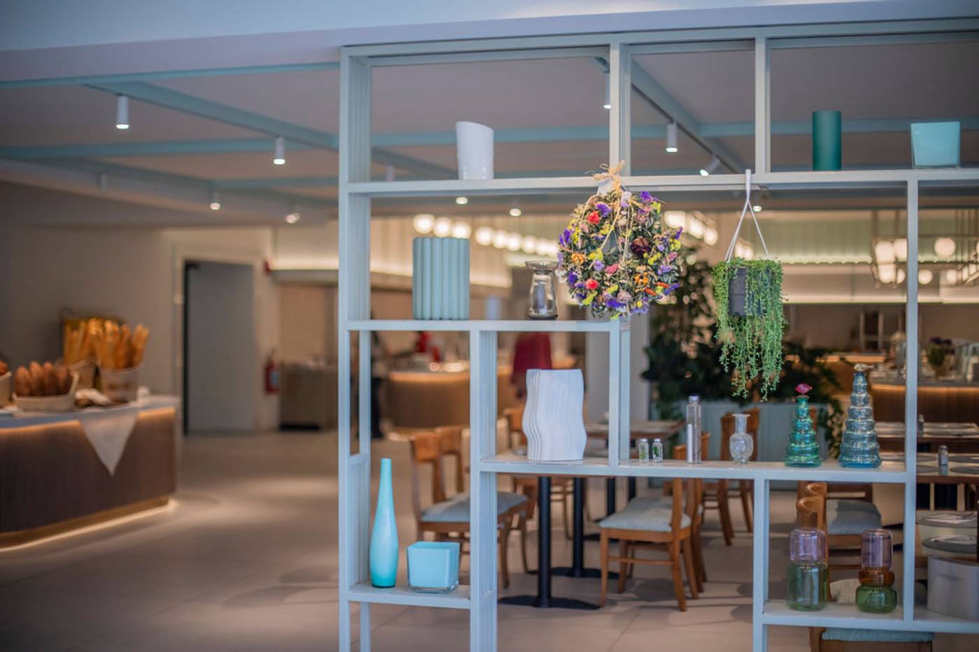 Golden-Coast-Hotel-and-Bungalows-Restaurant-24